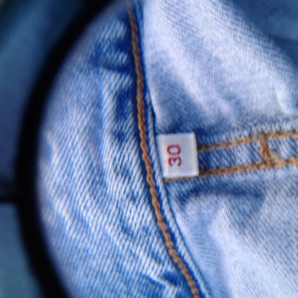 Women's Levi's size 30 blue good condition leg and seam 28 in - Picture 8 of 10